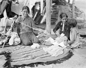 The First Step In Navajo Weaving - Carding & Spinning Sheep's Wool