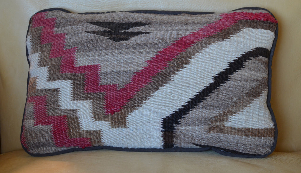 Navajo Pillow : Transitional : P 110 : 9" x 6"