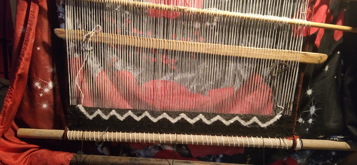 Teec Nos Pos Navajo Rug : Malinda Nez : on the loom