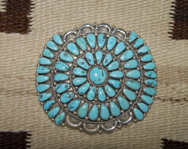 Native American Jewelry : Navajo : Kingman Turquoise Pin : Justin And Saraphina Wilson : NAJ-18
